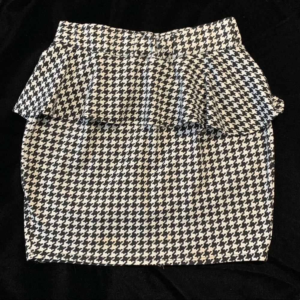 Sensational Collection Houndstooth Mini Peplum Skirt